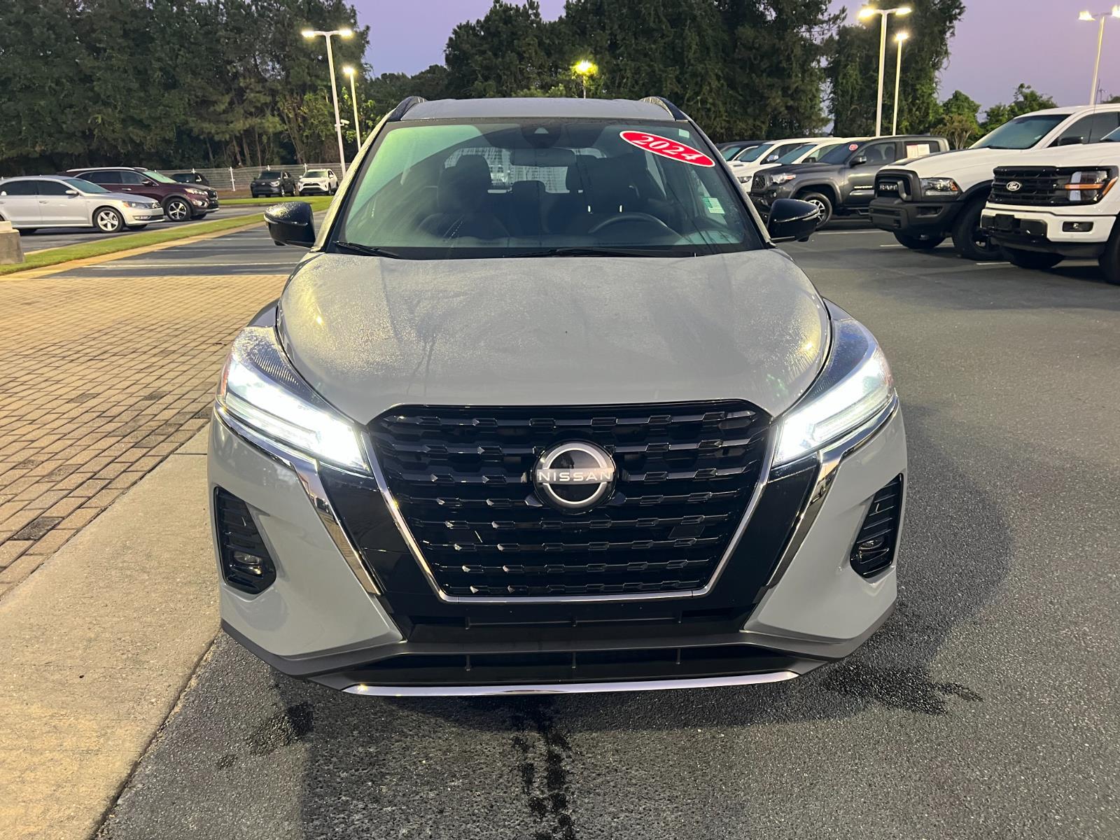 2024 Nissan Kicks SR photo 4