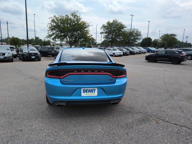2016 Dodge Charger R/T photo 4