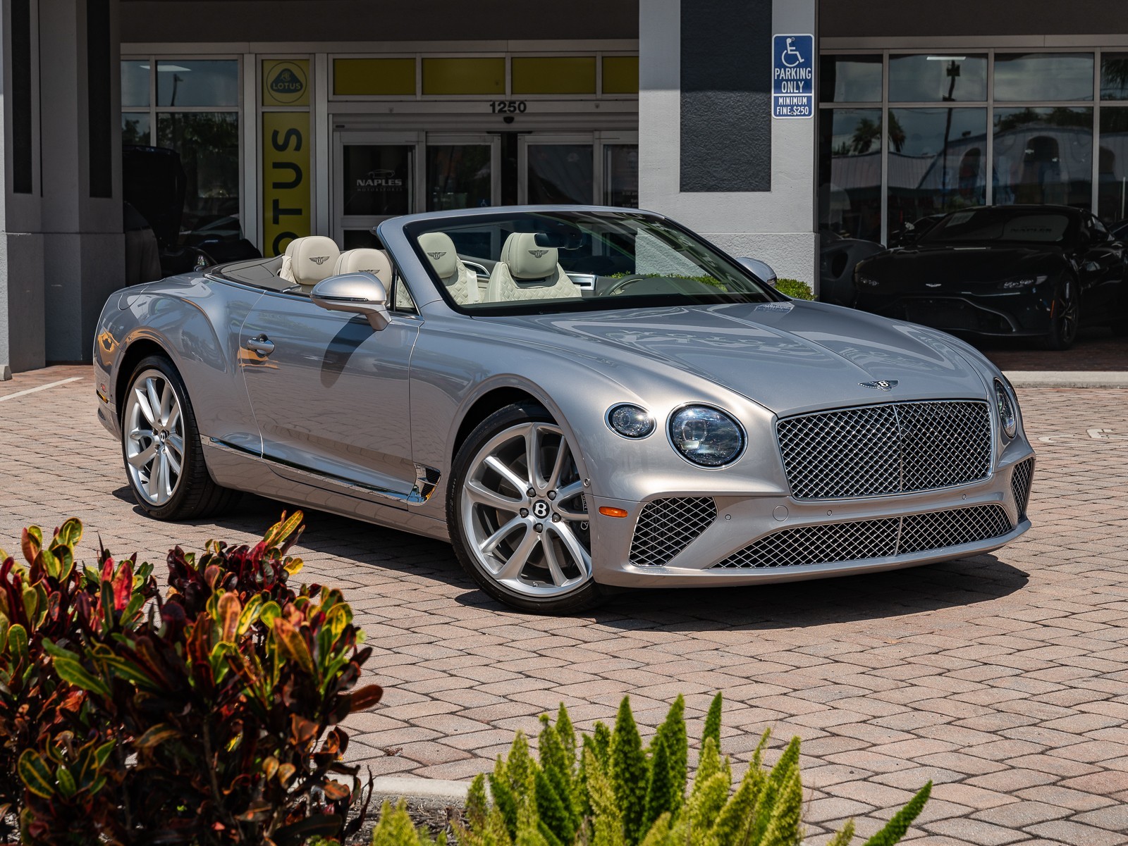 2022 Bentley Continental GT V8 photo 16