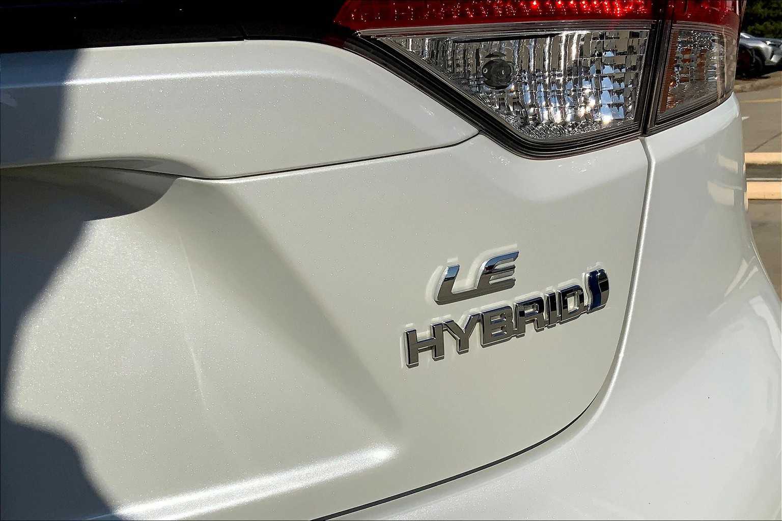 2024 Toyota Corolla Hybrid LE photo 9