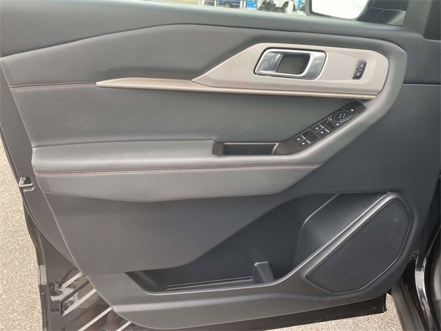 2025 Ford Explorer photo 14