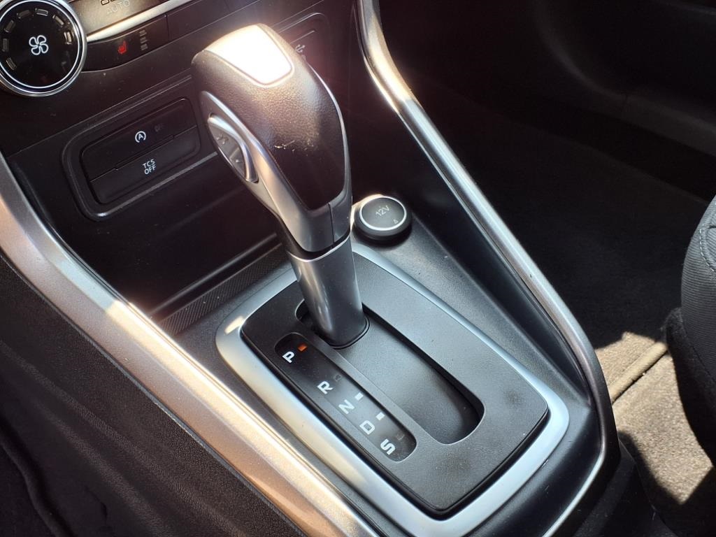 Used 2021 Red Ford SE image 13