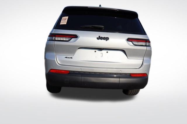 2023 Jeep Grand Cherokee Altitude photo 4