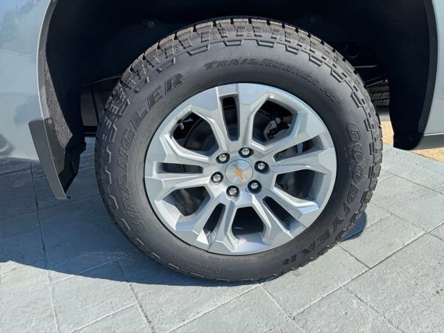 2026 Chevrolet Silverado 1500 LTZ photo 2