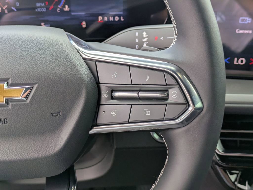 2025 Chevrolet Traverse photo 17