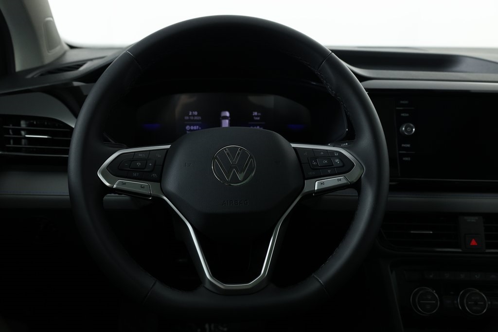 2025 Volkswagen Taos SE photo 4