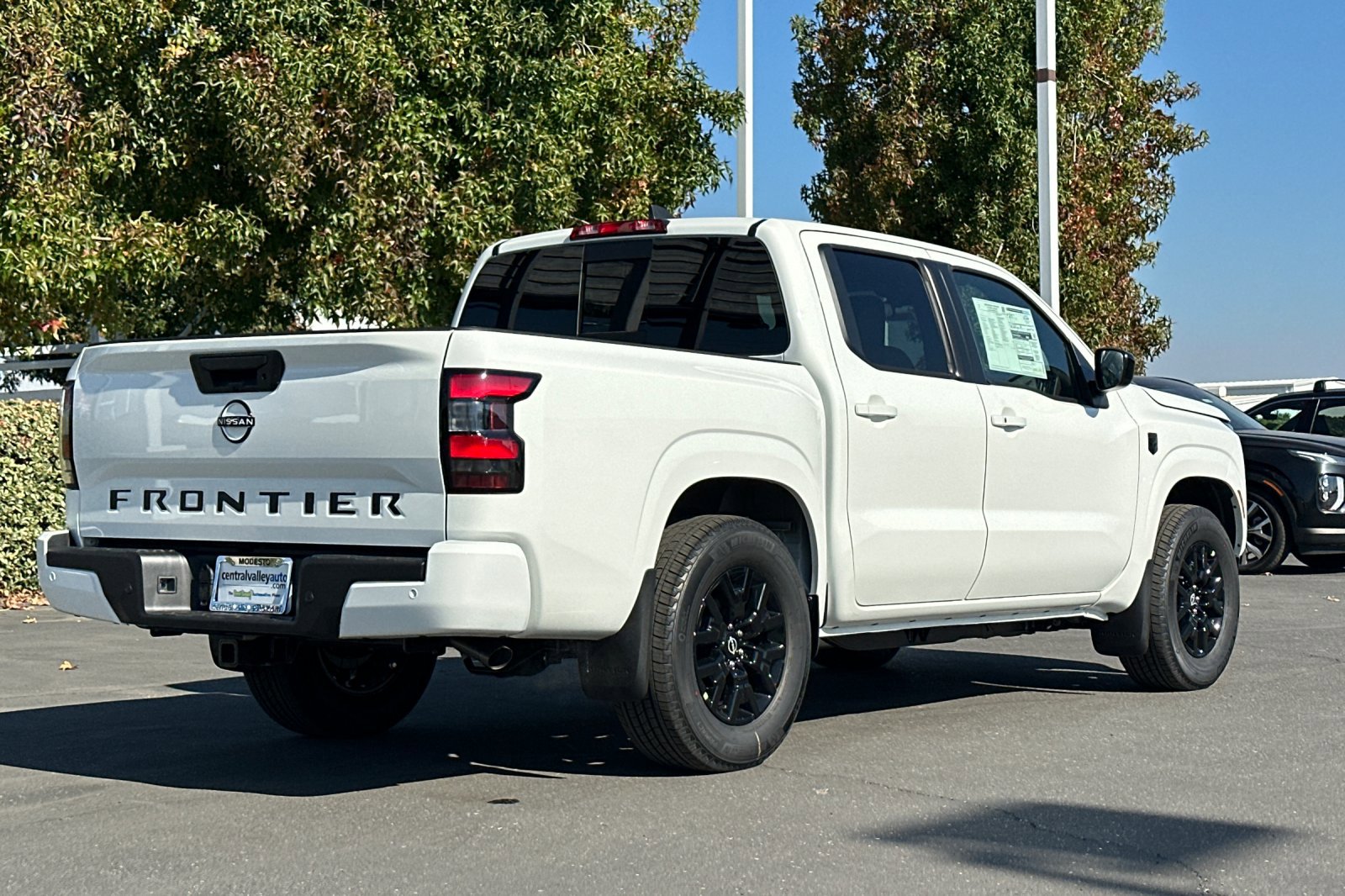 2026 Nissan Frontier Crew Cab SV photo 4