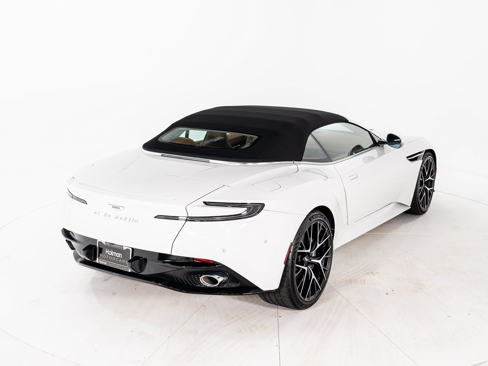 2025 Aston Martin DB12 photo 14