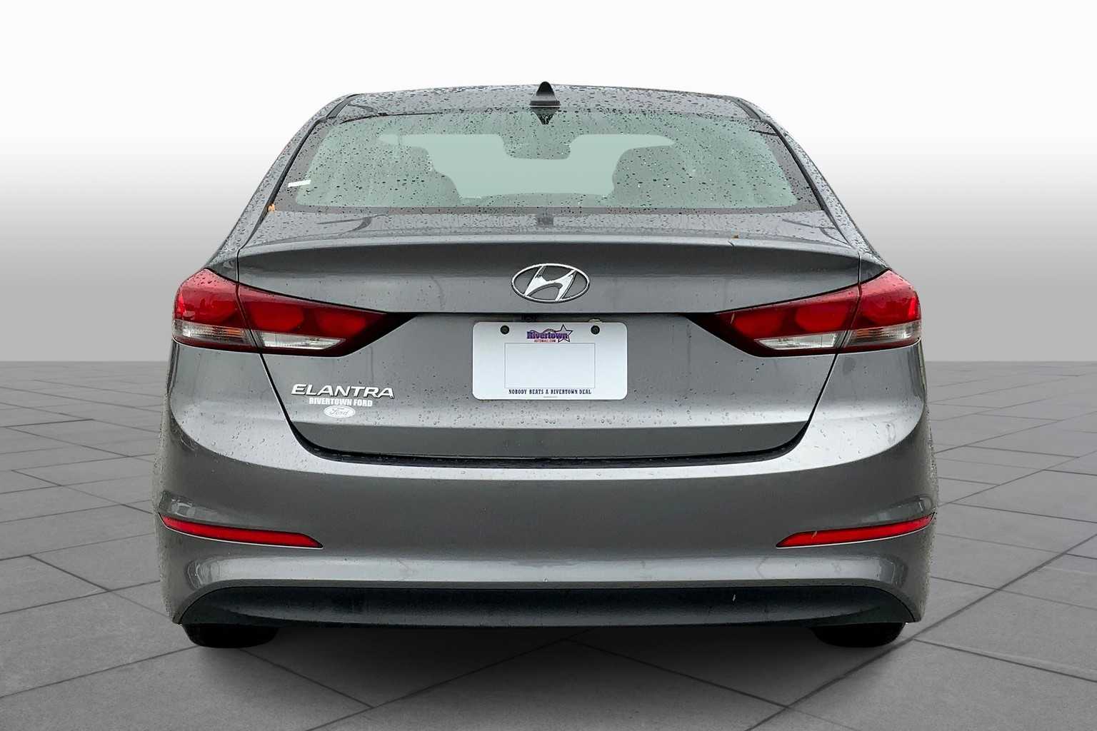 2018 Hyundai Elantra SEL photo 4