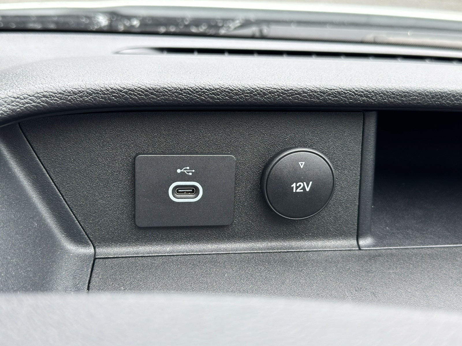 2023 Ford Transit photo 28