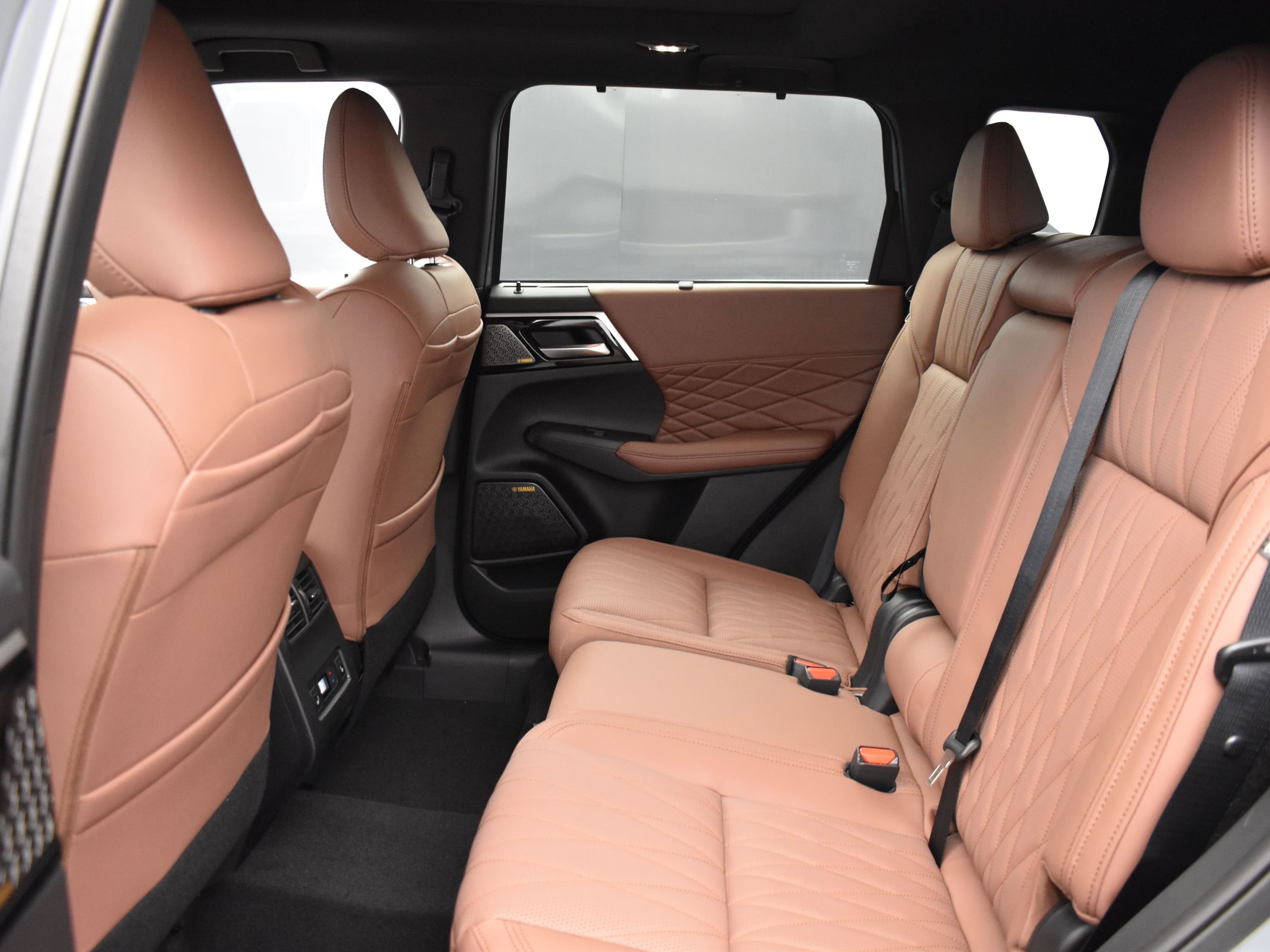 2025 Mitsubishi Outlander SEL photo 16