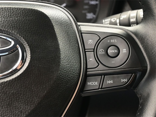 2025 Toyota Corolla Cross LE photo 2