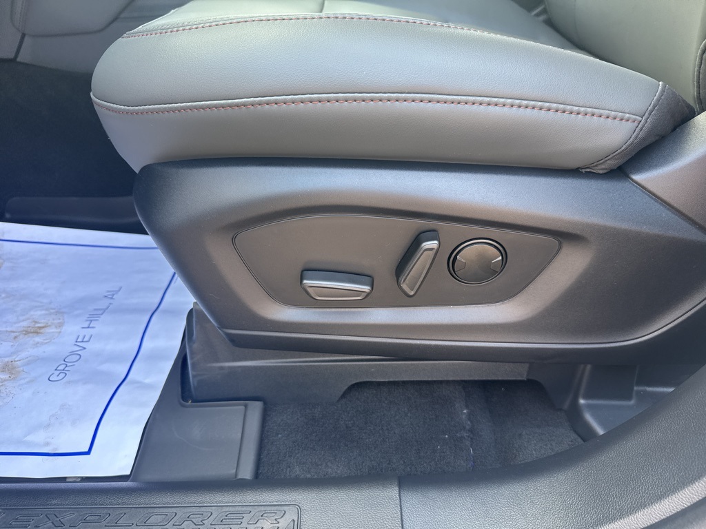 2025 Ford Explorer photo 25