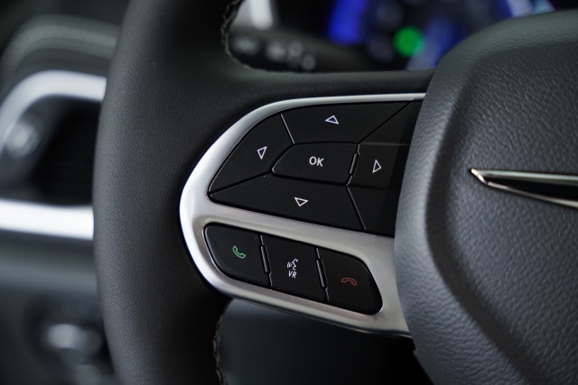 2026 Chrysler Pacifica photo 4