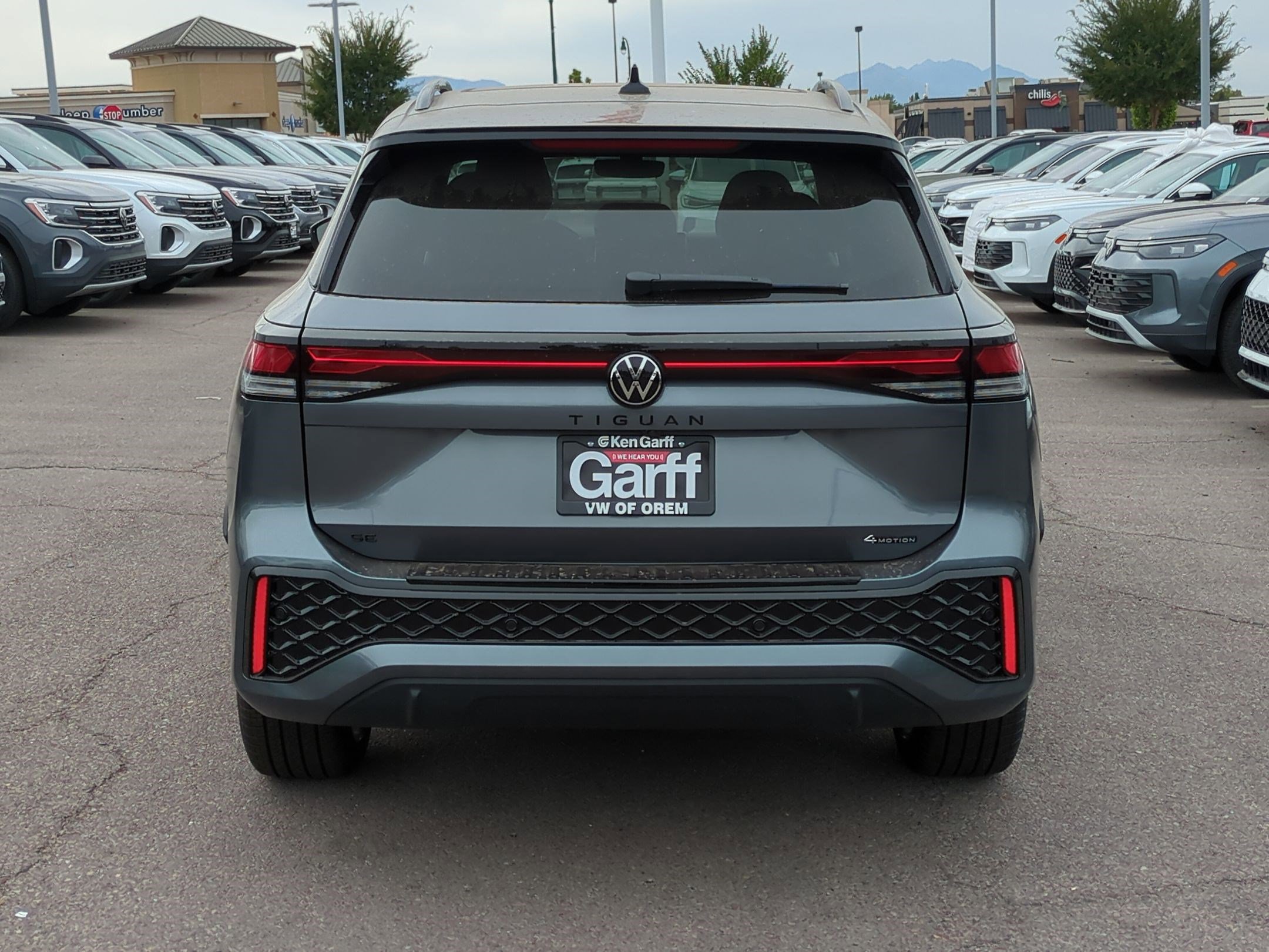 2025 Volkswagen Tiguan SE R-Line Black photo 3
