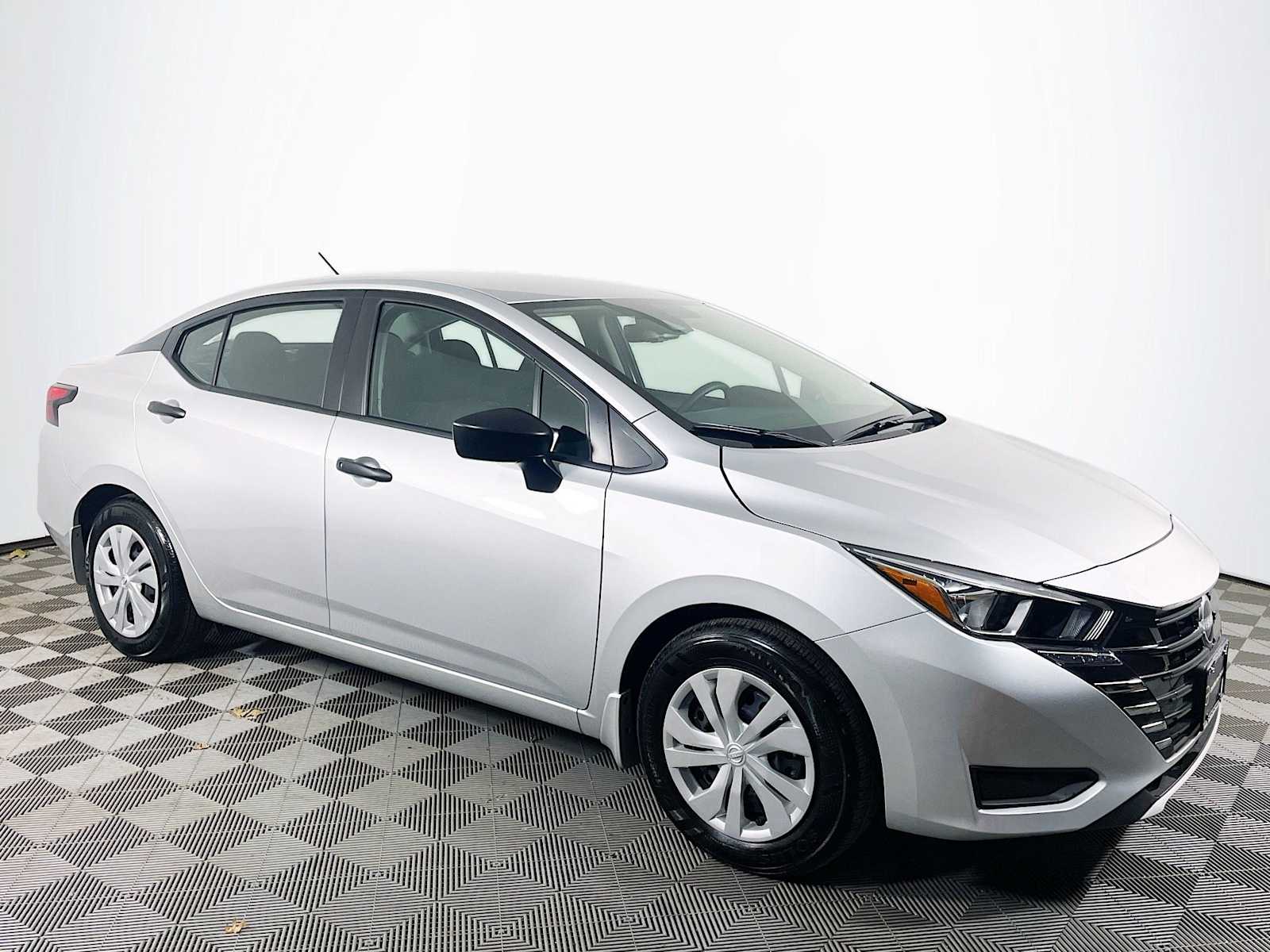 2024 Nissan Versa S photo 3