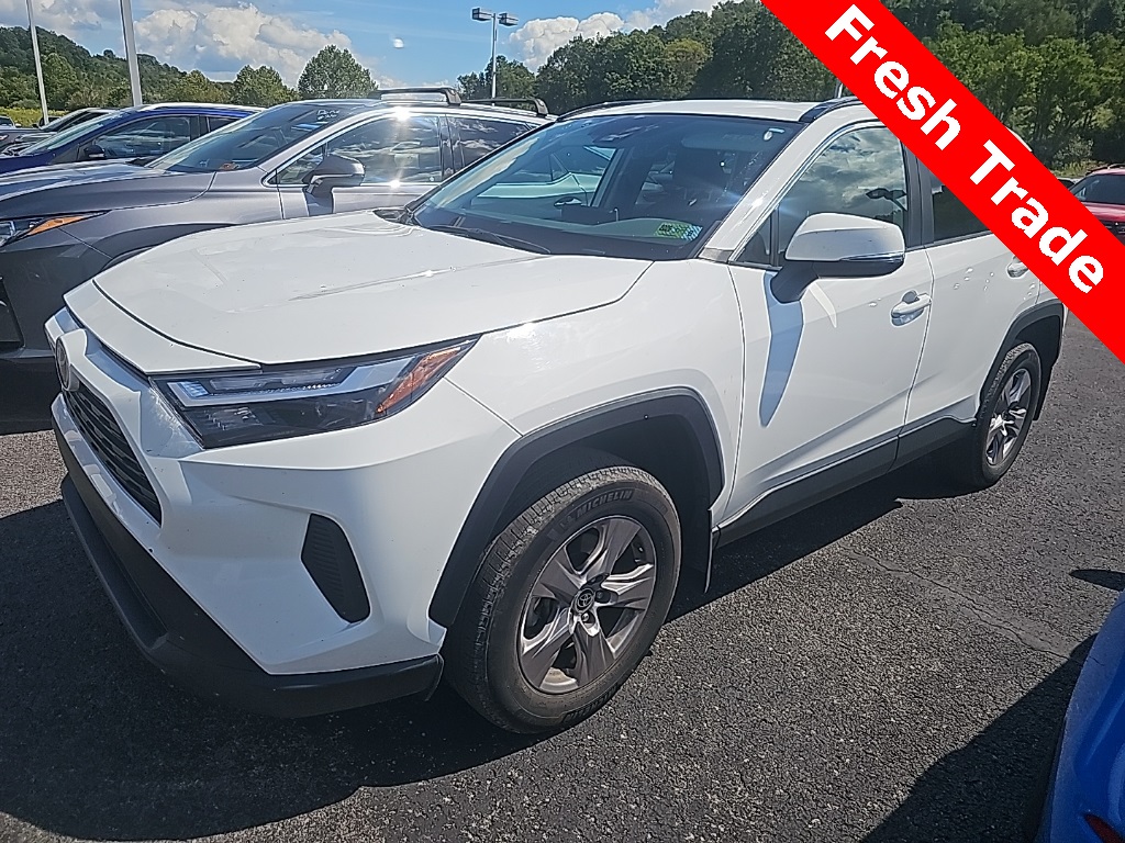 2023 Toyota RAV4 XLE photo 4