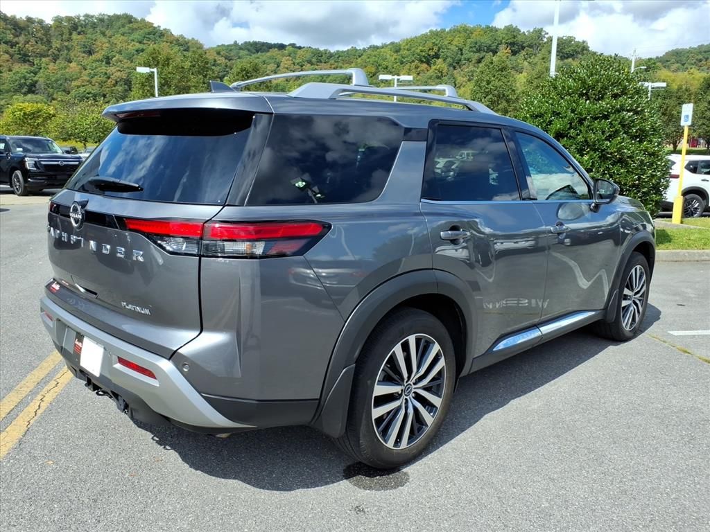 2022 Nissan Pathfinder Platinum photo 3