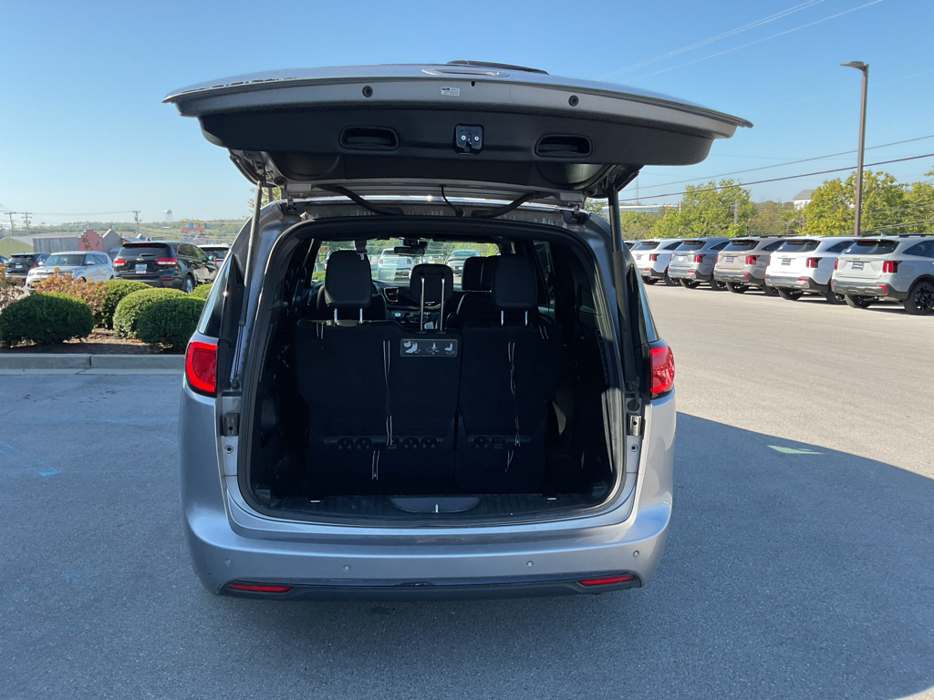 2019 Chrysler Pacifica Touring L photo 9