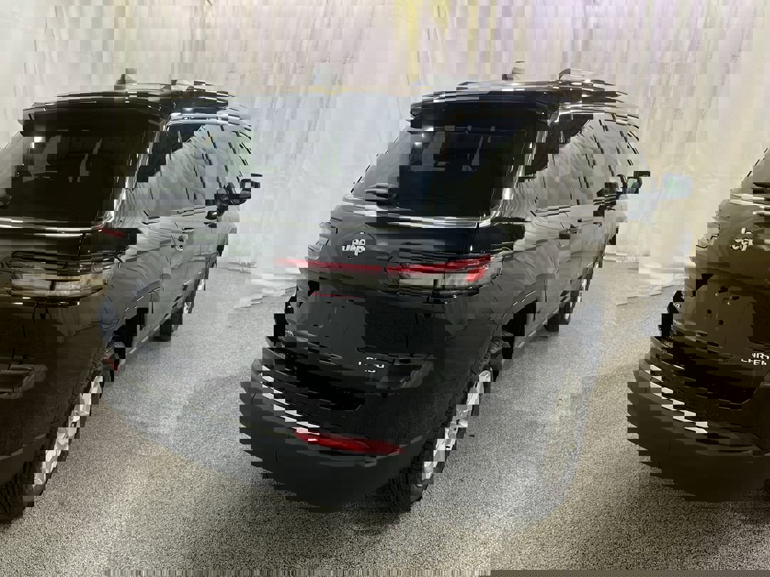 2025 Jeep Grand Cherokee Laredo X photo 4