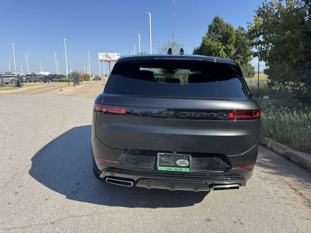 2025 Land Rover Range Rover Sport SE photo 4