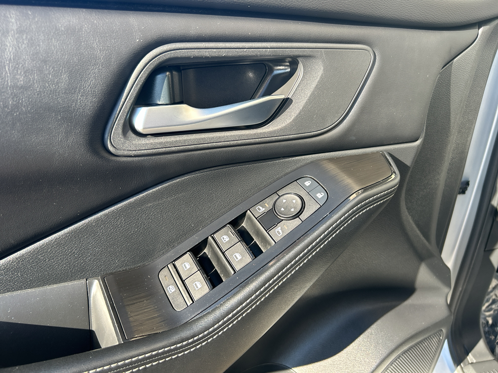 2024 Nissan Rogue SV photo 16