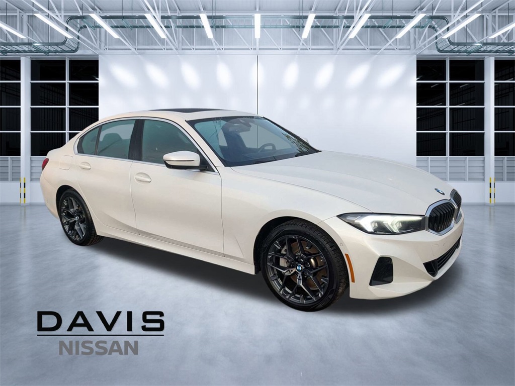 2025 BMW 3 Series 330i's photo