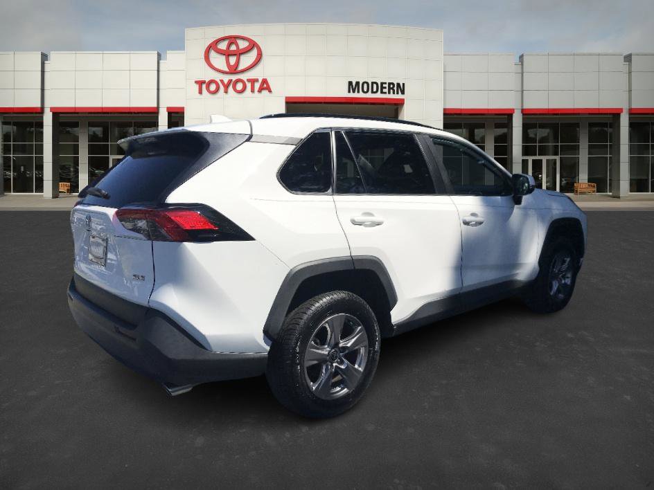 2023 Toyota RAV4 XLE photo 5