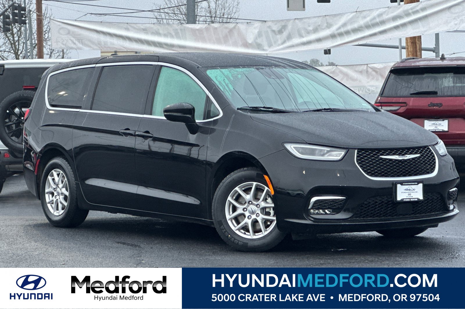 2024 Chrysler Pacifica Touring L's photo