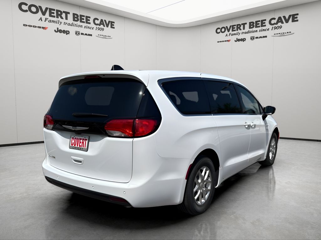 2026 Chrysler Voyager LX photo 9