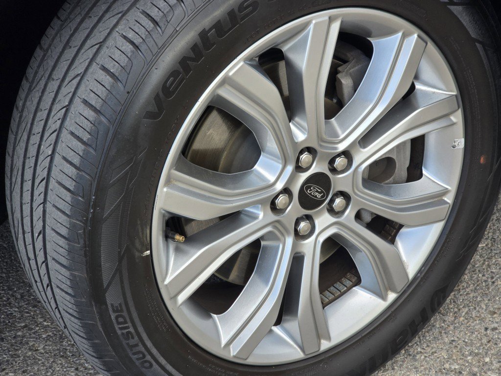 2024 Ford Edge Titanium photo 20