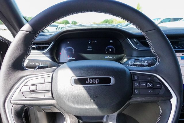 2025 Jeep Grand Cherokee Limited photo 13