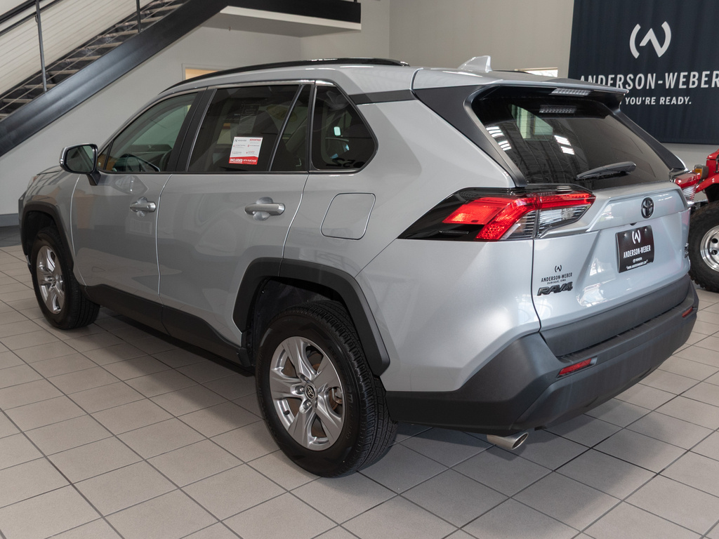 2022 Toyota RAV4 XLE photo 14
