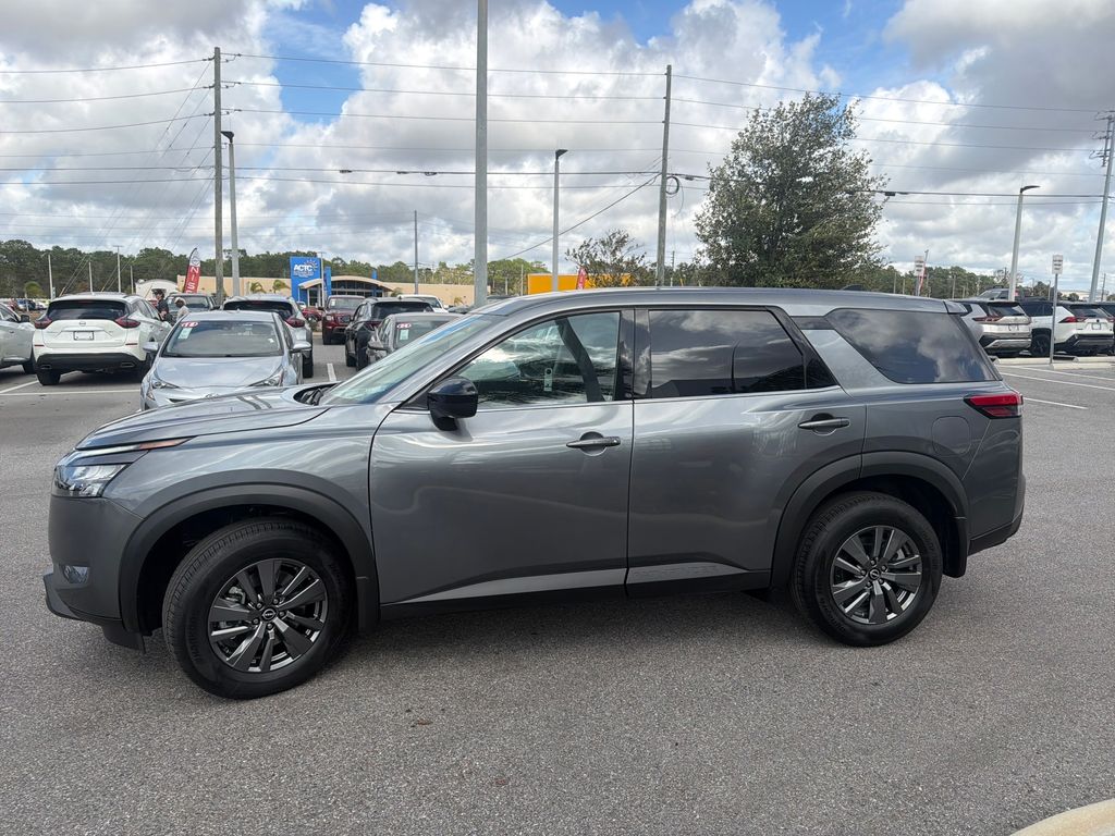 2025 Nissan Pathfinder S photo 4