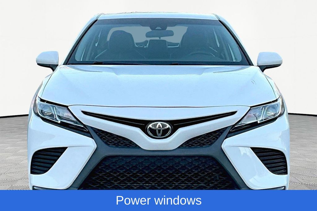 2019 Toyota Camry SE photo 2