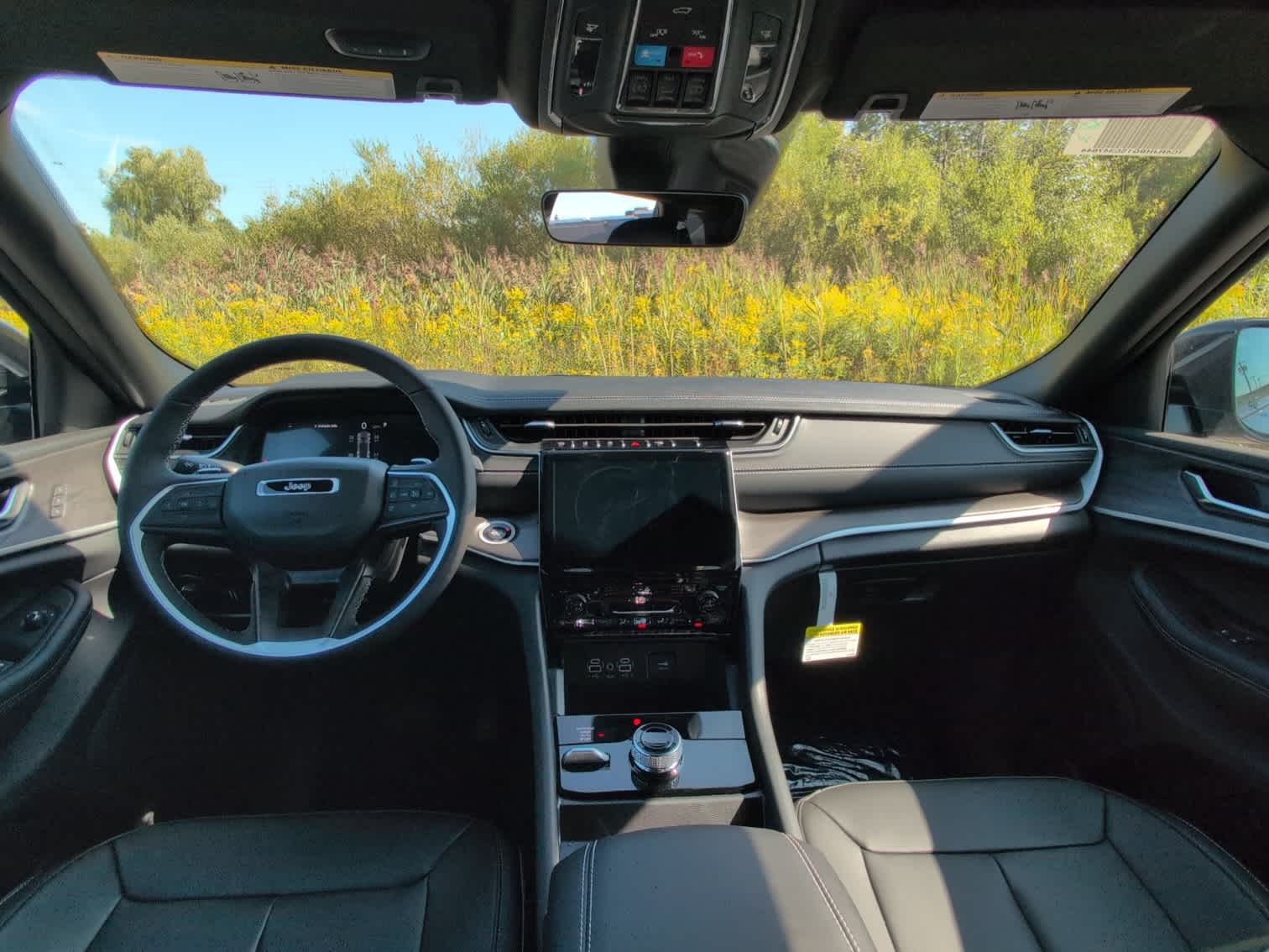 2025 Jeep Grand Cherokee Limited photo 12