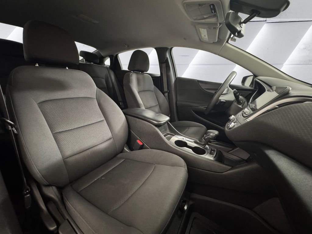 2022 Chevrolet Malibu photo 14