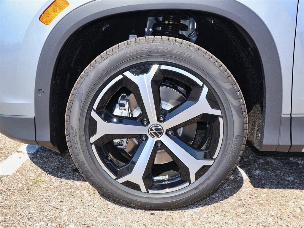2025 Volkswagen Tiguan SE photo 8