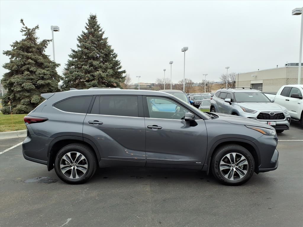 Certified 2025 Toyota Highlander XLE with VIN 5TDKBRCH7SS658214 for sale in Burnsville, Minnesota