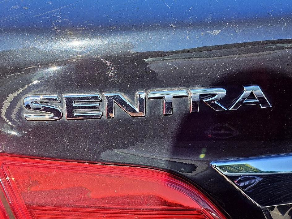 2018 Nissan Sentra S photo 11