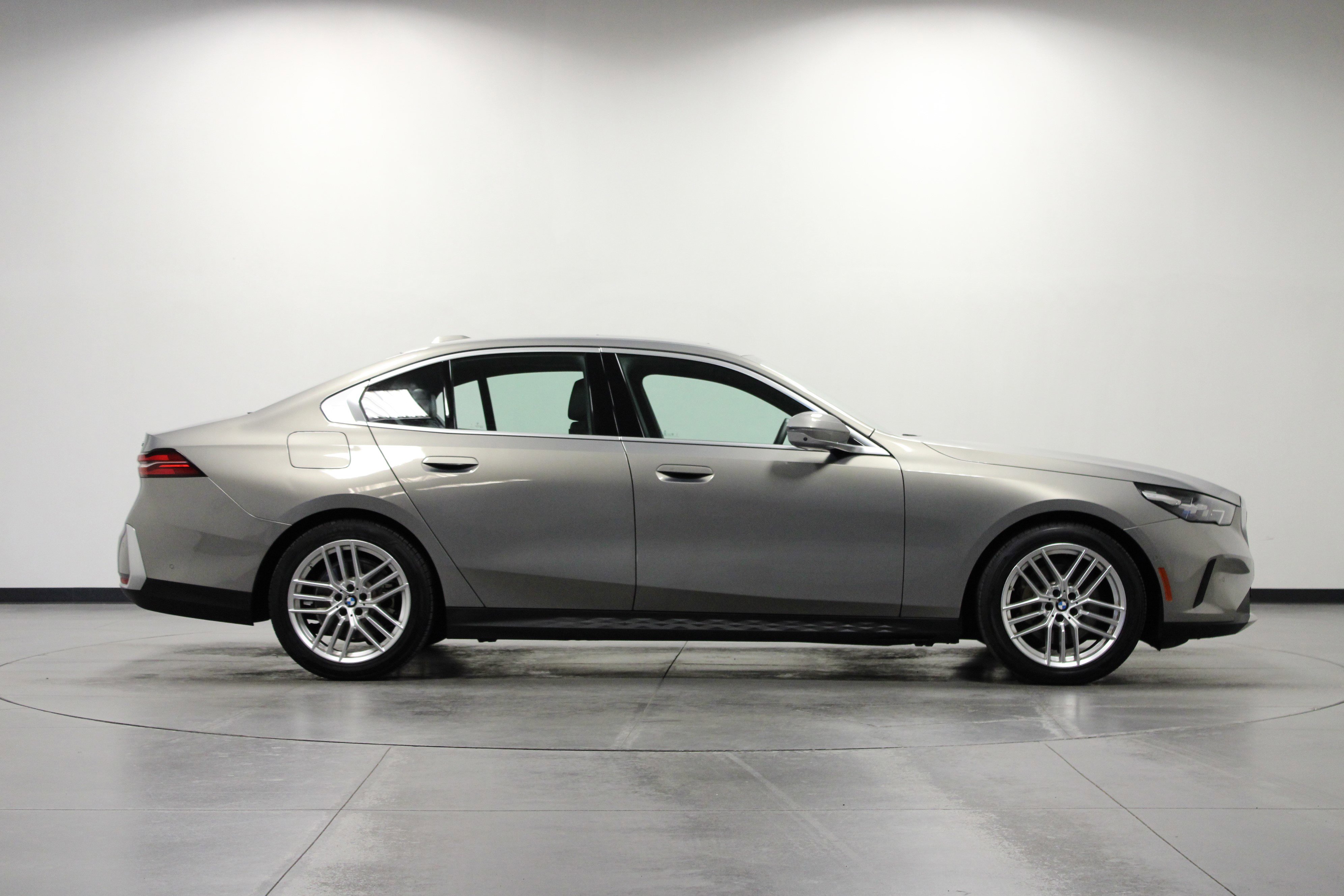 2024 Bmw 530i xDrive photo 2