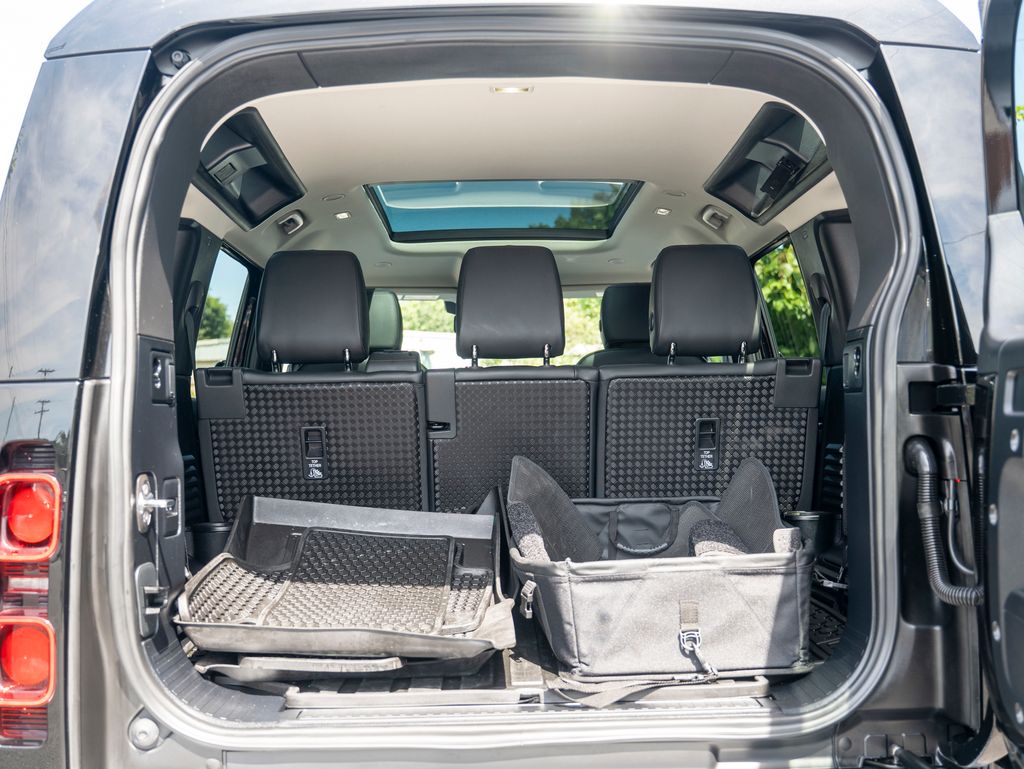 2024 Land Rover Defender 110 S photo 30