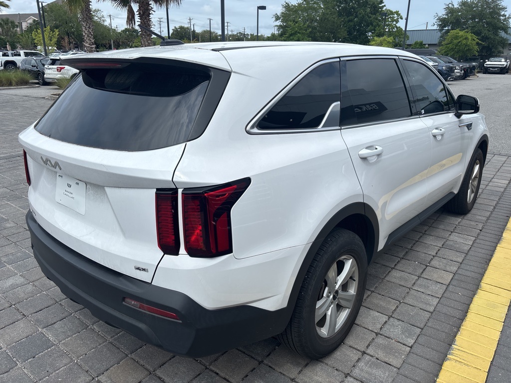 2023 Kia Sorento LX photo 5