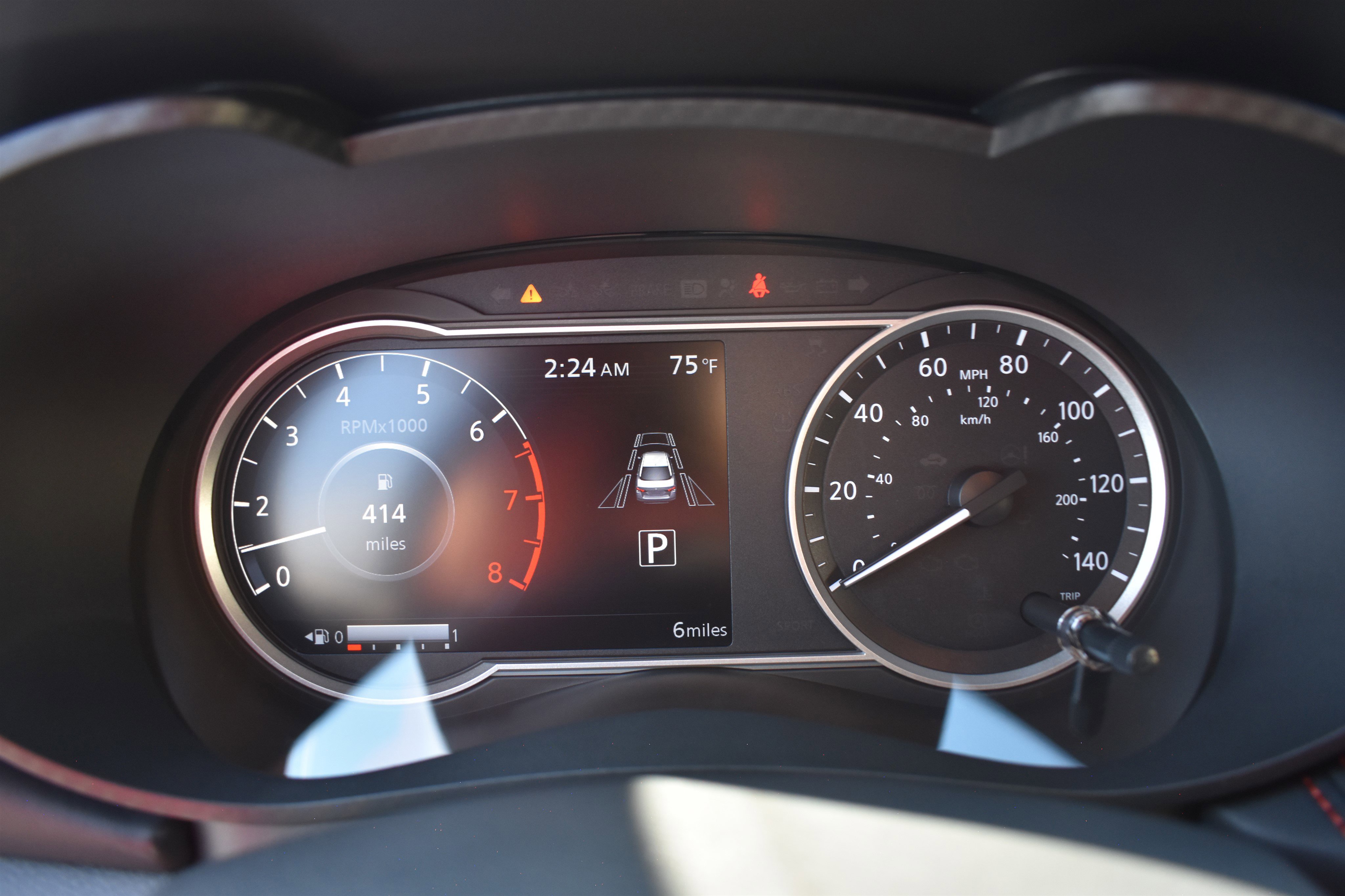 2025 Nissan Versa SR photo 11