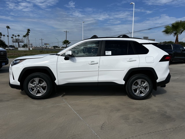2025 Toyota RAV4 XLE photo 3