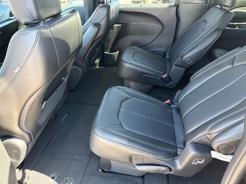 2025 Chrysler Voyager LX photo 19