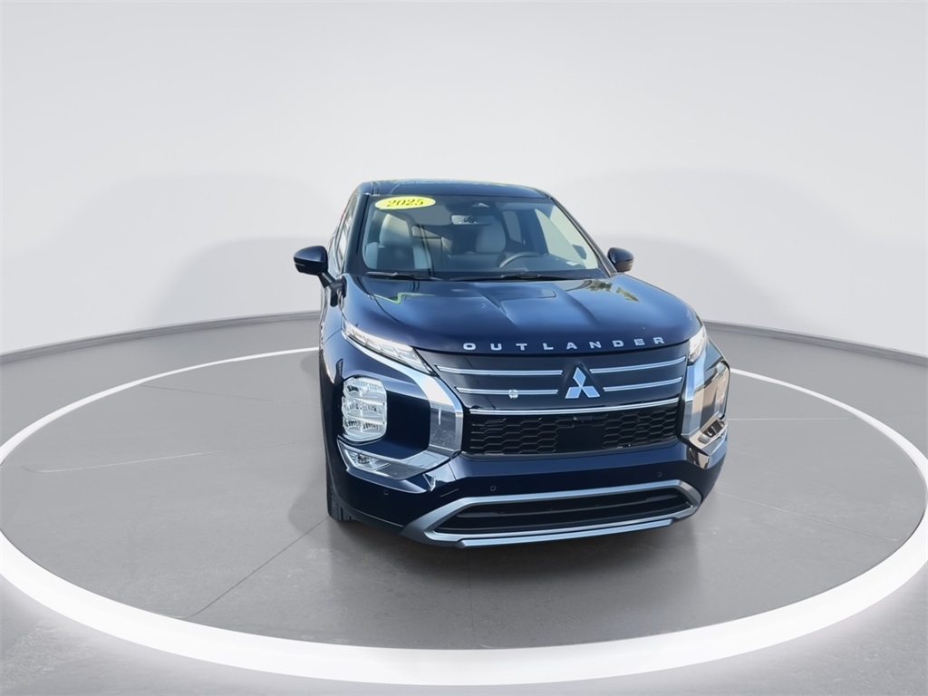 2025 Mitsubishi Outlander SE photo 3