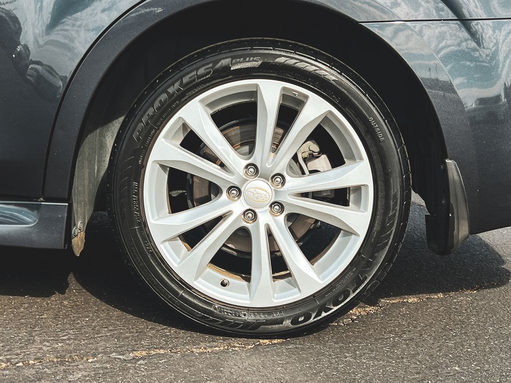2013 Subaru Legacy 2.5i Premium photo 11