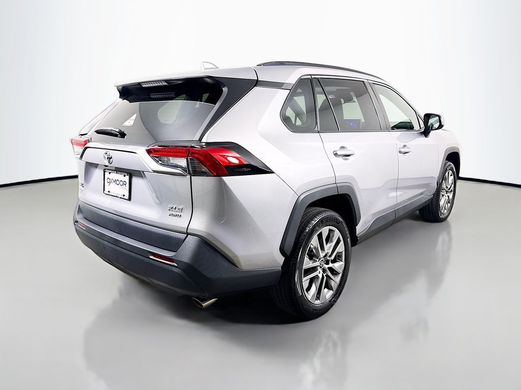 2023 Toyota RAV4 XLE Premium photo 6