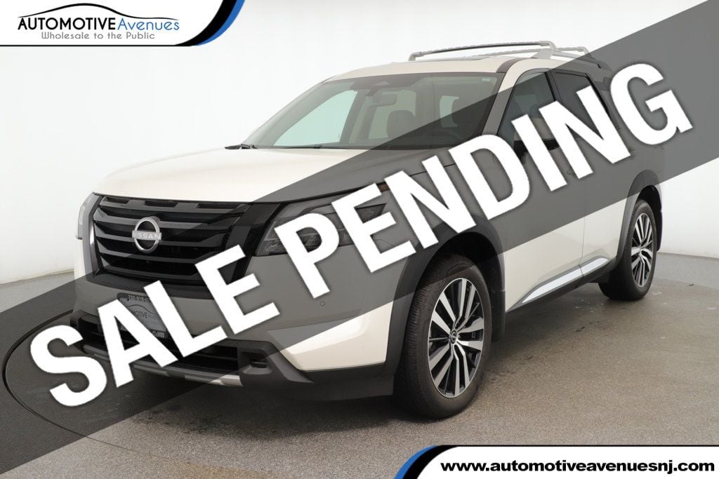 Used 2024 Nissan Pathfinder Platinum with Black Appearance Package SUV